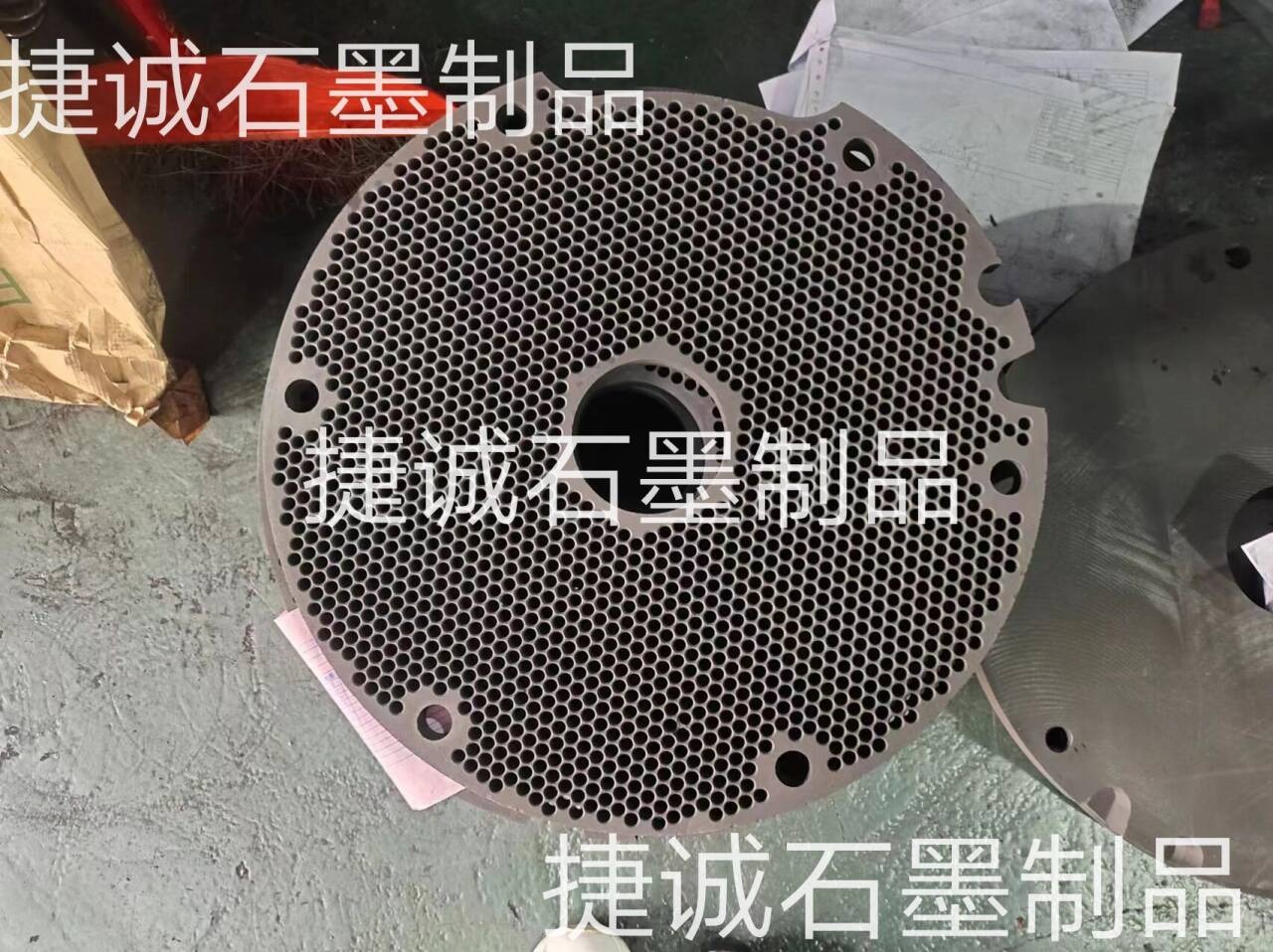 石墨盤，石墨燒結(jié)盤，石墨盤加工，銅管燒結(jié)石墨盤，導熱燒結(jié)石墨盤，鐘罩爐石墨盤，推板爐石墨盤，石墨盤生產(chǎn)廠家